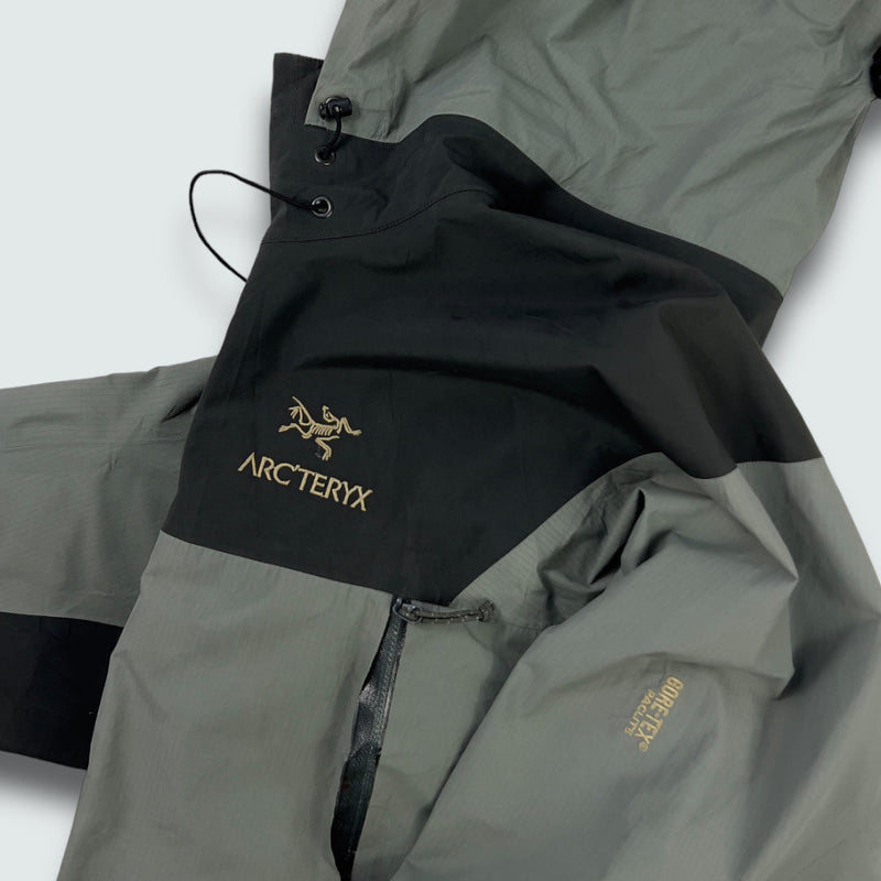 Arc’teryx Gore-tex Paclite Jacket Medium